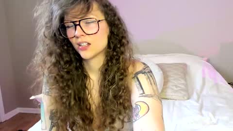 Snapshot of xxx_aura_xxx chatting on March 4, 12:29 am Aura Deluge online show from March 4, 12:29 am