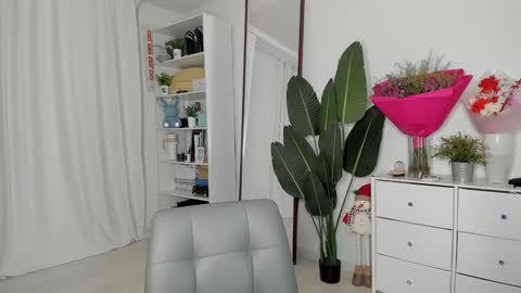 Snapshot of xxx_leila chatting on December 2, 6:30 am xxx_leila online show from December 2, 6:30 am