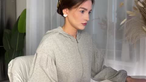 xxx_leila online show from March 31, 9:10 am