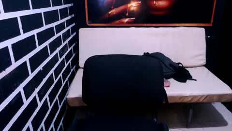 Snapshot of xxxanonymousloverxxx chatting on February 28, 8:53 am Chiara online show from February 28, 8:53 am