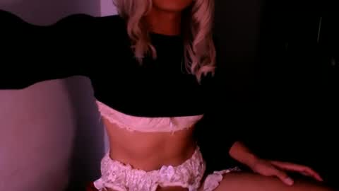 Snapshot of xxxanonymousloverxxx chatting on September 28, 4:40 am Chiara online show from September 28, 4:40 am