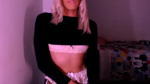 Snapshot of xxxanonymousloverxxx chatting on October 25, 4:42 am Chiara online show from October 25, 4:42 am