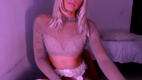 Snapshot of xxxanonymousloverxxx chatting on March 1, 2:35 am Chiara online show from March 1, 2:35 am