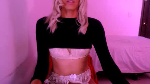 Snapshot of xxxanonymousloverxxx chatting on March 5, 9:44 pm Chiara online show from March 5, 9:44 pm