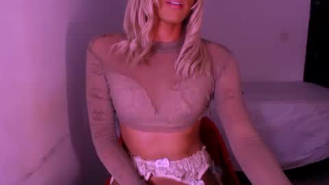 Snapshot of xxxanonymousloverxxx chatting on March 15, 3:01 am Chiara online show from March 15, 3:01 am