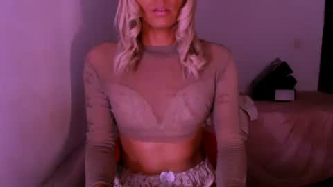 Snapshot of xxxanonymousloverxxx chatting on March 21, 3:55 am Chiara online show from March 21, 3:55 am