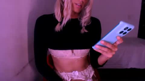 Snapshot of xxxanonymousloverxxx chatting on March 26, 12:17 am Chiara online show from March 26, 12:17 am