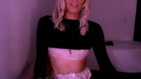 Snapshot of xxxanonymousloverxxx chatting on March 31, 12:12 am Chiara online show from March 31, 12:12 am