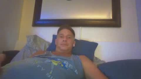 Snapshot of xxxelentdick chatting on April 22, 7:44 am deeeeznutz online show from April 22, 7:44 am