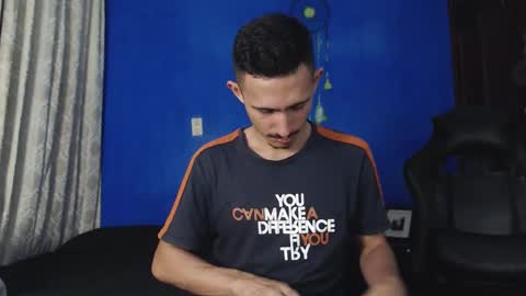 Snapshot of xxxhome_alonexxx chatting on November 4, 8:19 pm Kev online show from November 4, 8:19 pm