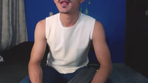 Snapshot of xxxhome_alonexxx chatting on November 5, 8:09 pm Kev online show from November 5, 8:09 pm