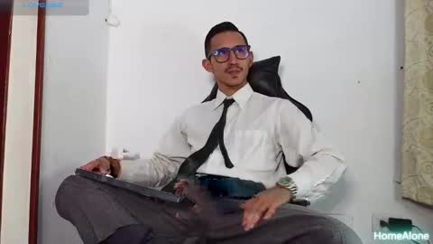 Snapshot of xxxhome_alonexxx chatting on December 14, 7:40 pm Kev online show from December 14, 7:40 pm