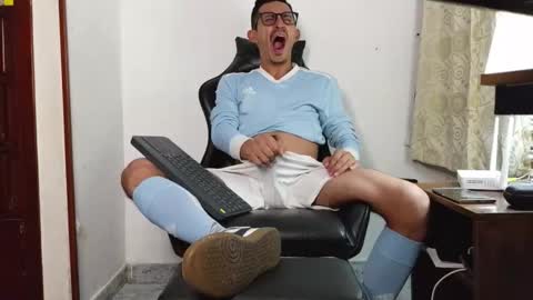 Snapshot of xxxhome_alonexxx chatting on December 15, 7:40 pm Kev online show from December 15, 7:40 pm