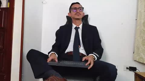 Snapshot of xxxhome_alonexxx chatting on December 19, 8:05 pm Kev online show from December 19, 8:05 pm