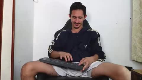 Snapshot of xxxhome_alonexxx chatting on February 1, 11:25 pm Kev online show from February 1, 11:25 pm