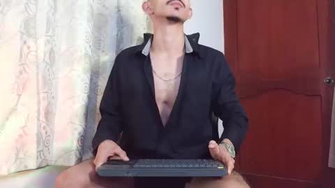 Snapshot of xxxhome_alonexxx chatting on April 16, 9:39 pm Kev online show from April 16, 9:39 pm