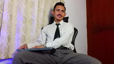 Snapshot of xxxhome_alonexxx chatting on May 4, 7:43 pm Kev online show from May 4, 7:43 pm