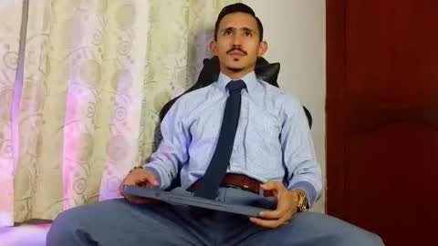 Snapshot of xxxhome_alonexxx chatting on May 5, 7:33 pm Kev online show from May 5, 7:33 pm