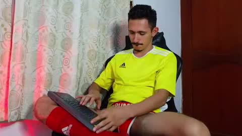Snapshot of xxxhome_alonexxx chatting on May 6, 8:03 pm Kev online show from May 6, 8:03 pm