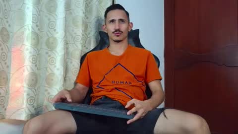 Snapshot of xxxhome_alonexxx chatting on May 18, 7:52 pm Kev online show from May 18, 7:52 pm