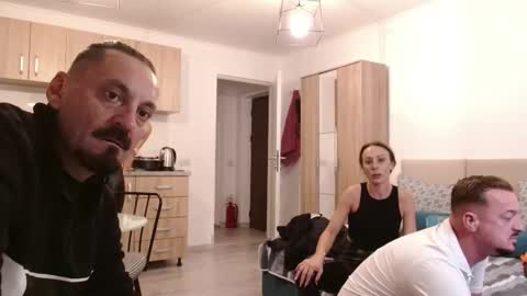 isa and gonzo online show from November 1, 4:42 pm