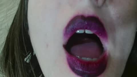 Lola online show from January 5, 5:30 pm