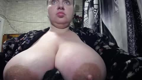 Snapshot of xxxnewlywedsxxx chatting on January 8, 4:42 pm Lana online show from January 8, 4:42 pm