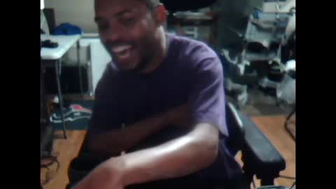 Snapshot of xxxonwheelz chatting on October 18, 4:48 am xxxonwheelz online show from October 18, 4:48 am