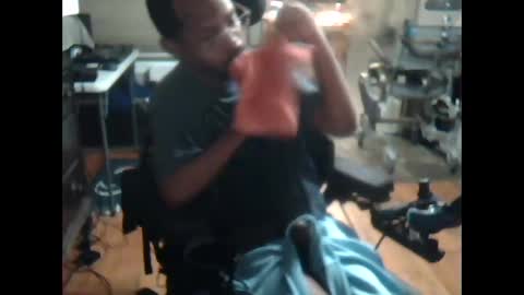 Snapshot of xxxonwheelz chatting on November 6, 1:28 am xxxonwheelz online show from November 6, 1:28 am