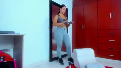 Snapshot of xxxtatianabustyxxx chatting on February 10, 9:04 pm xxxtatianabustyxxx online show from February 10, 9:04 pm