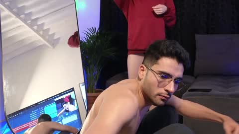 Snapshot of xxxvandersexxx chatting on December 21, 8:28 am July and Fer online show from December 21, 8:28 am