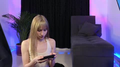 Snapshot of xxxvandersexxx chatting on December 28, 7:11 am July and Fer online show from December 28, 7:11 am