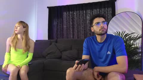 Snapshot of xxxvandersexxx chatting on February 4, 5:45 pm July and Fer online show from February 4, 5:45 pm