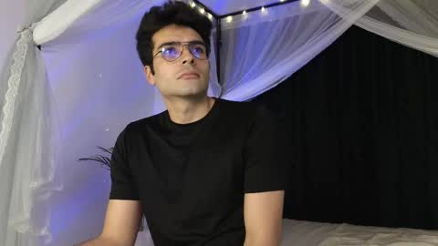 July and Fer online show from December 3, 10:46 am