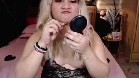 Snapshot of xyourtastyprincess chatting on January 11, 4:17 am Angela online show from January 11, 4:17 am