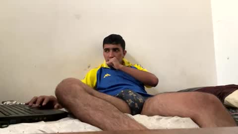 Snapshot of y0ungwithbrowndick chatting on February 14, 1:40 pm BROWN DICK online show from February 14, 1:40 pm