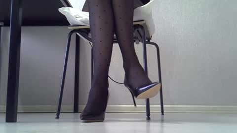 Snapshot of yahi_ko chatting on April 1, 3:18 am Dina online show from April 1, 3:18 am