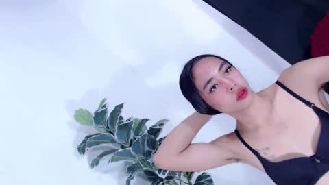 yams_kitty69 online show from November 2, 11:56 am