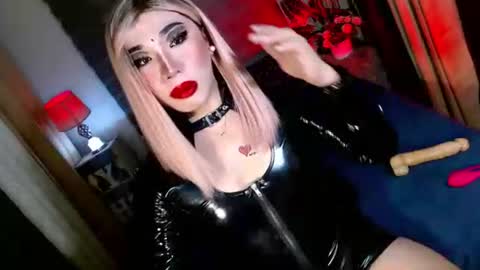 Snapshot of yan2xcumsalotxx chatting on October 20, 2:01 am REYAN online show from October 20, 2:01 am