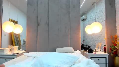 Snapshot of yana_miana chatting on January 1, 6:59 pm Yana online show from January 1, 6:59 pm