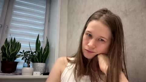 Snapshot of yana_squrel_22 chatting on July 6, 9:39 am Yana online show from July 6, 9:39 am