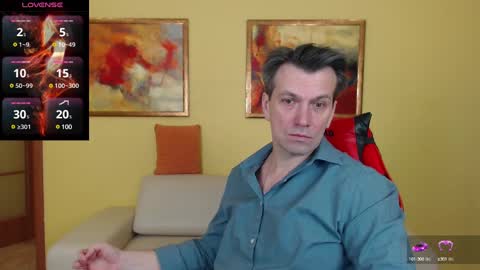 yang_1004 online show from January 3, 11:35 am