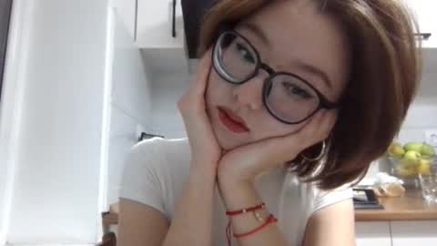 Snapshot of yanverfaille chatting on October 3, 6:16 pm Lily online show from October 3, 6:16 pm