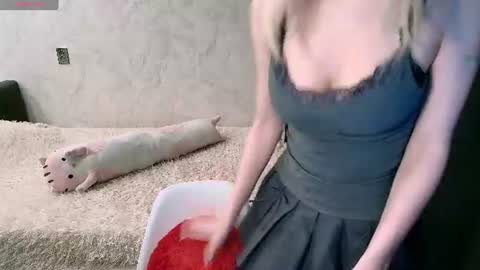 Anny online show from June 18, 4:22 pm