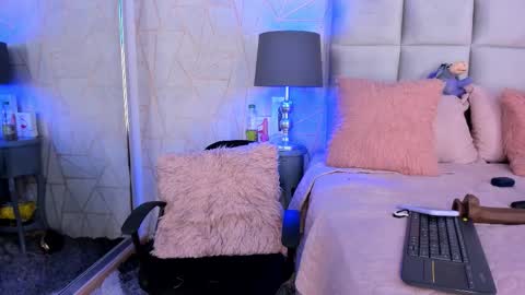 Yara Bliss  online show from February 3, 6:35 pm