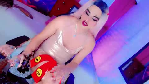 Snapshot of yarethrousss chatting on October 19, 4:35 am yarethrousss online show from October 19, 4:35 am