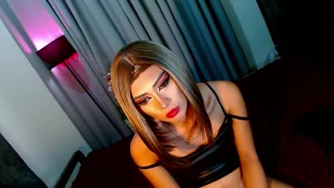 Snapshot of yasii19 chatting on December 16, 3:30 am miss yasii online show from December 16, 3:30 am