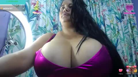 Snapshot of yasmin_bigtits chatting on December 11, 7:20 am Yasmin online show from December 11, 7:20 am