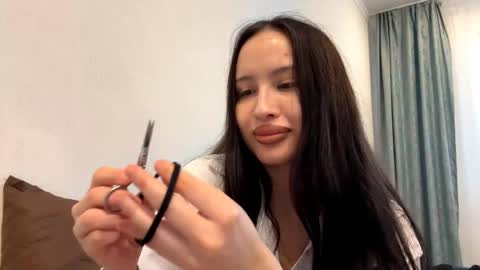 Yasmin online show from May 7, 1:16 pm
