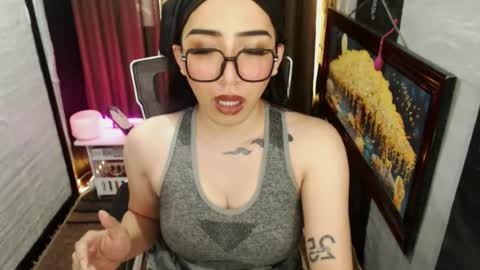 yassiered online show from May 17, 9:06 am